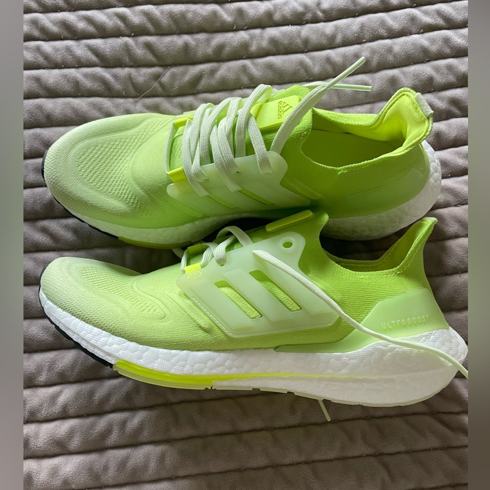 Adidas Ultra Boost - Picture 2 of 5